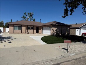 Building Photo - 1343 Cherry Ave