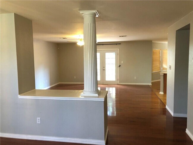 Building Photo - 1515 Somerset Canyon Ln