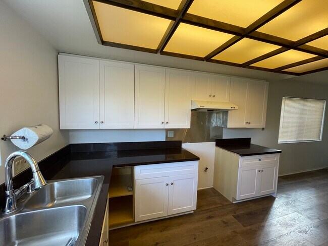 Building Photo - 7108 Allott Ave