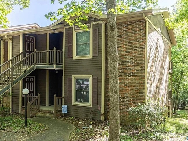 Building Photo - 2092 Woodlawn Dr SW