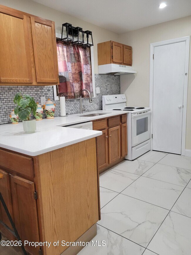 Foto del edificio - 353 Saunders Dr