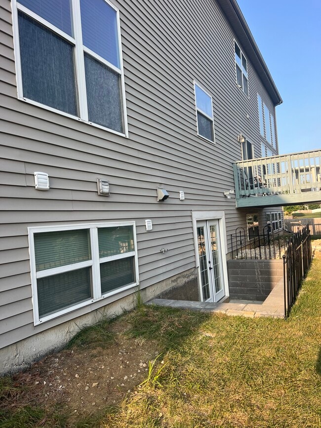 Building Photo - 1 River Hills Ct