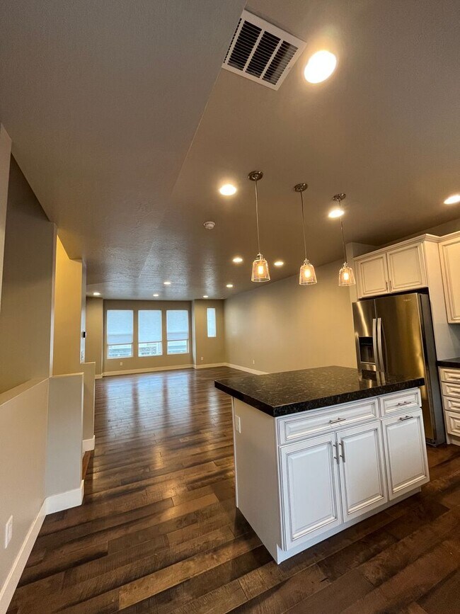 Foto del edificio - 3 Bed/ 3 Bath Townhome in Draper!