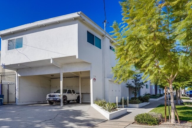 Aparcamiento - 715 Marlborough Ave