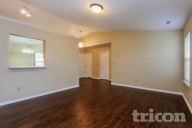 Foto del edificio - 4211 Dunedin Ct