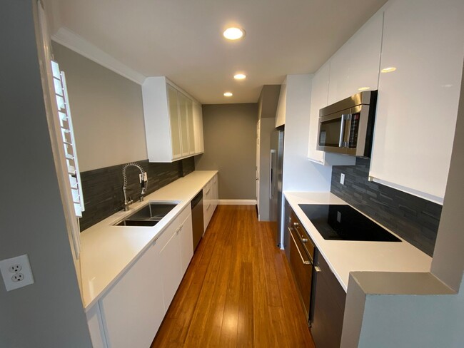 Foto del edificio - 2 bed, 1.5 bath residence in charming neig...