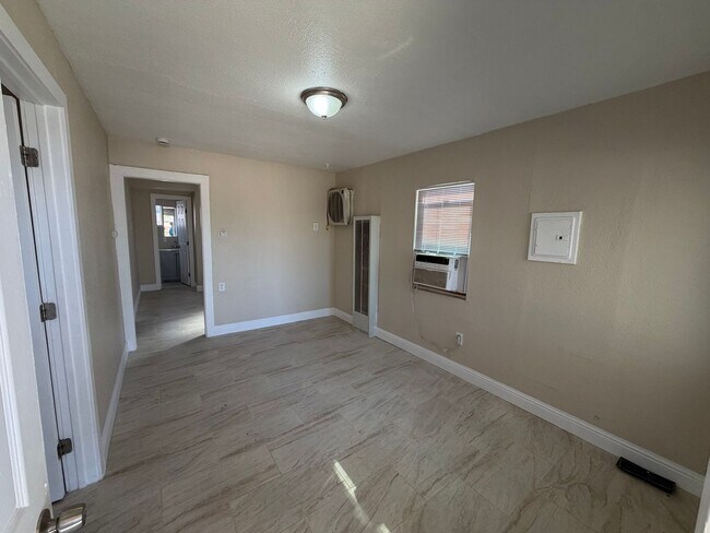 Foto del edificio - Updated w/wrap around Porch!