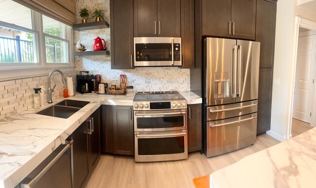 Building Photo - 6589 Rio Vista Ct
