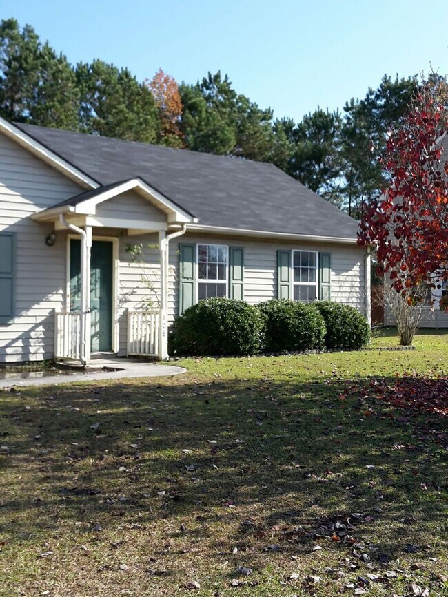 Foto del edificio - Nice 3 Bedroom Home in Horse creek Farms Subdivision