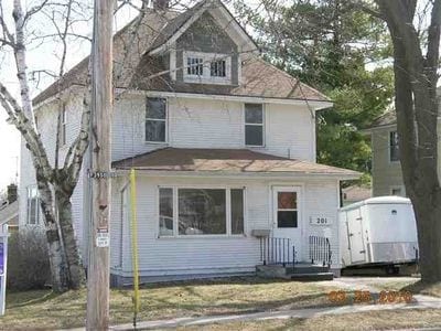 Building Photo - 201 Rosendale St