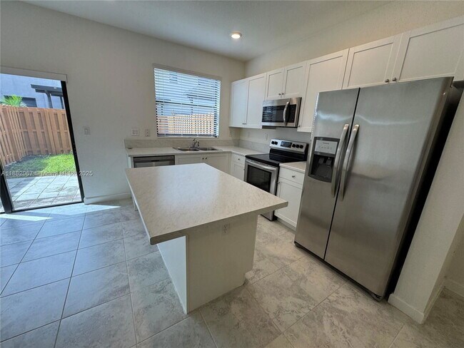 Foto del edificio - 24970 SW 112th Ct