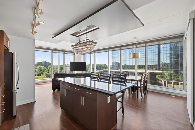 Building Photo - Gorgeous "Reflections" Condo w/ Panoramic Views, Light Rail Station, walk to Mall of America!