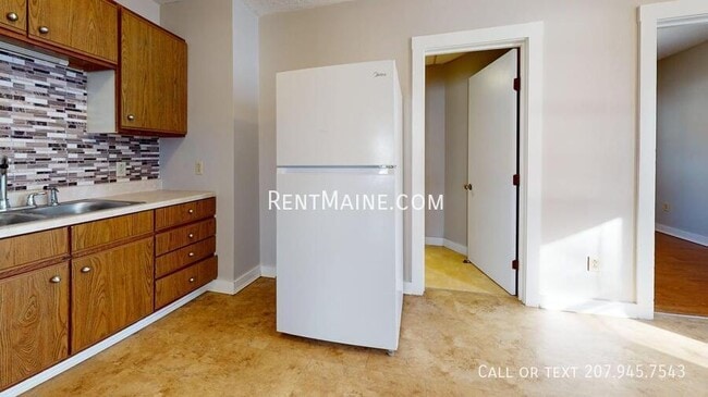 Building Photo - 119 Main St