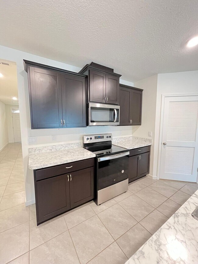 Building Photo - 1570 San Filippo Dr SE