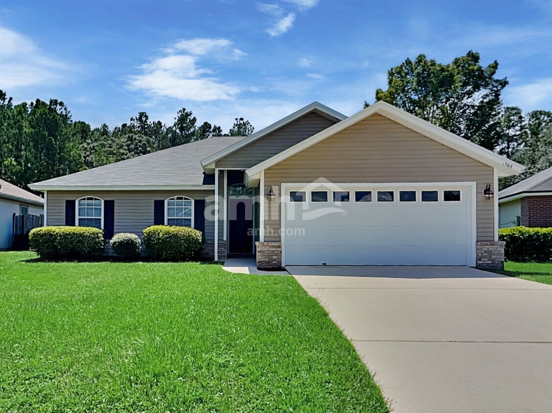 Foto principal - 1767 Saw Lake Dr