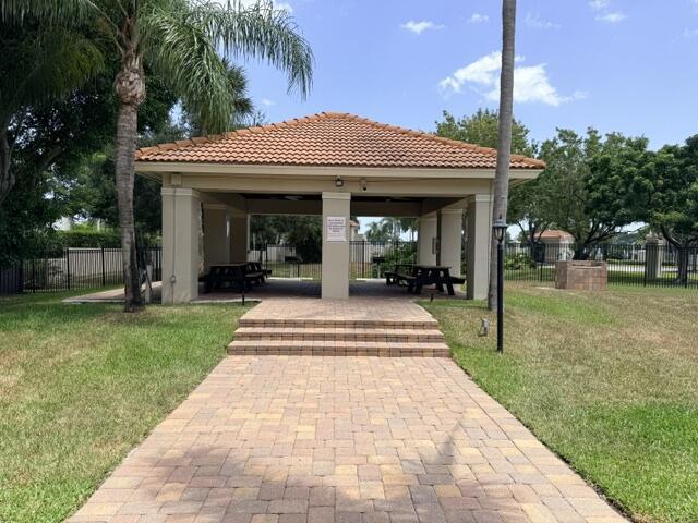 Foto del edificio - 10169 Serene Meadow Dr N