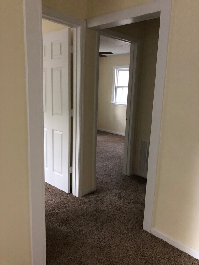 Building Photo - 513 Stewart Drive