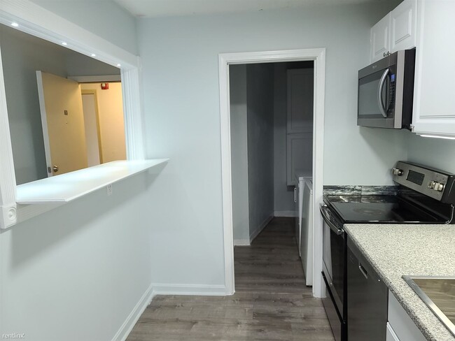 Building Photo - 2 br, 1 bath Condo - Twin Oaks Condominiums