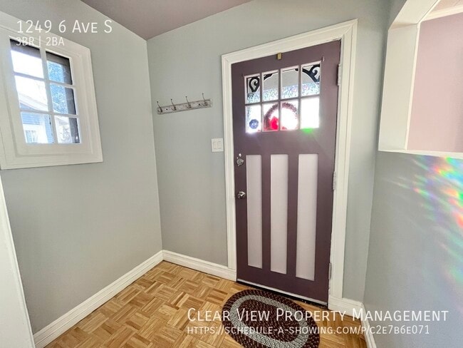 Photo du bâtiment - 3 bedroom-2 bathroom fully fenced home with garage! ? Showings available at (403) 393-8070 ?