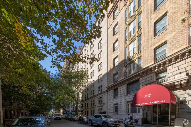 245 W 74th St, Nueva York, NY 10023 - Alfie Arms
