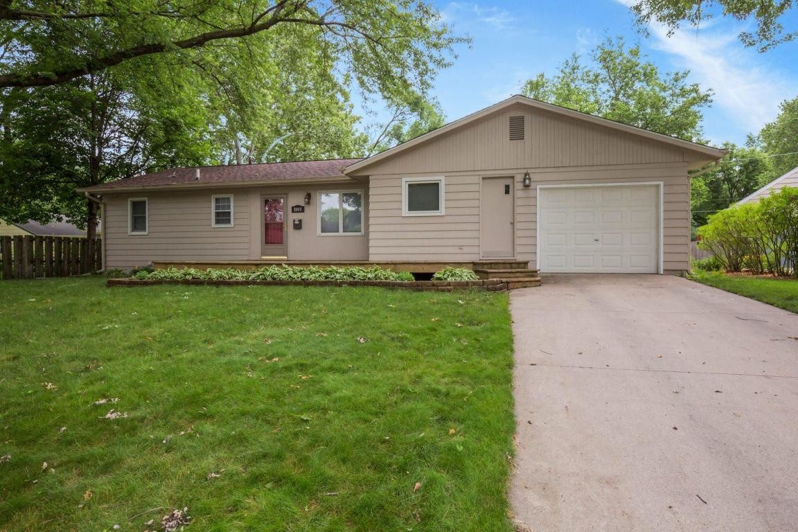 Primary Photo - 1008 Hunziker Dr