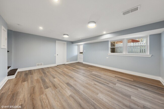Foto del edificio - 910 Meadowcrest Rd