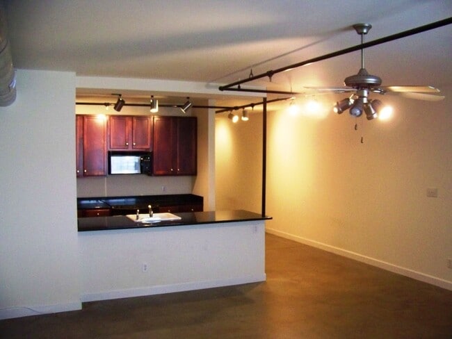Photo - 1 BR / 1 BA Fabulous, One Bedroom in Manchester, Available June 1st! Apartment