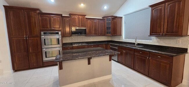 Building Photo - 9418 S 46th Dr