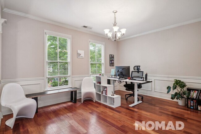 Foto del edificio - 3301 Twinrose Pl