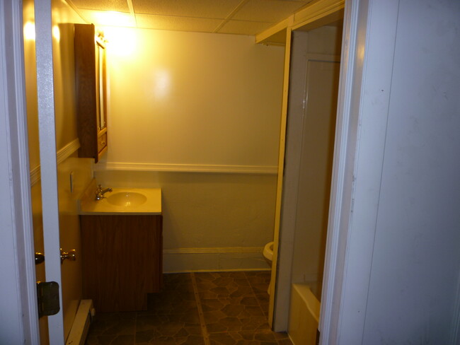 Building Photo - 211 E Diamond Ave