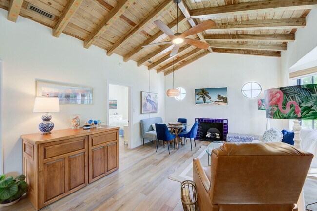 Foto del edificio - 110 Marine Way