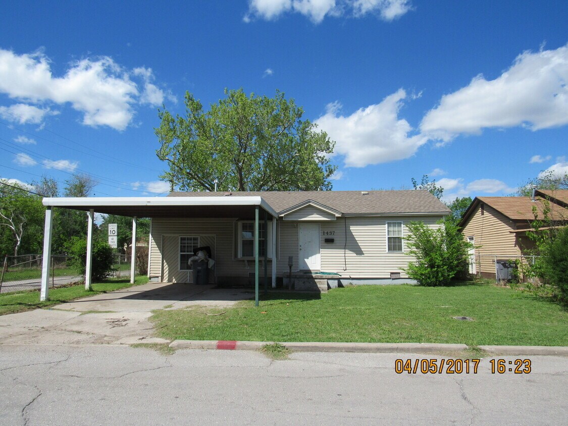 Primary Photo - Pet Friendly :) SECTION 8 ACCEPTED!