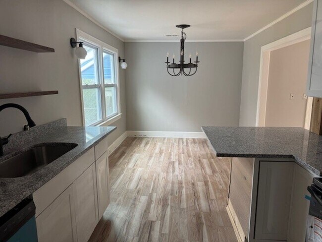 Building Photo - newly renovated 2 bedroom 1 bath home