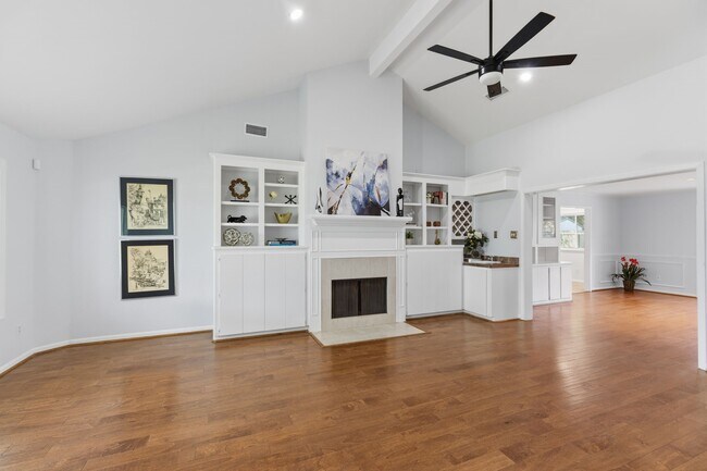 Building Photo - 5410 Indigo St