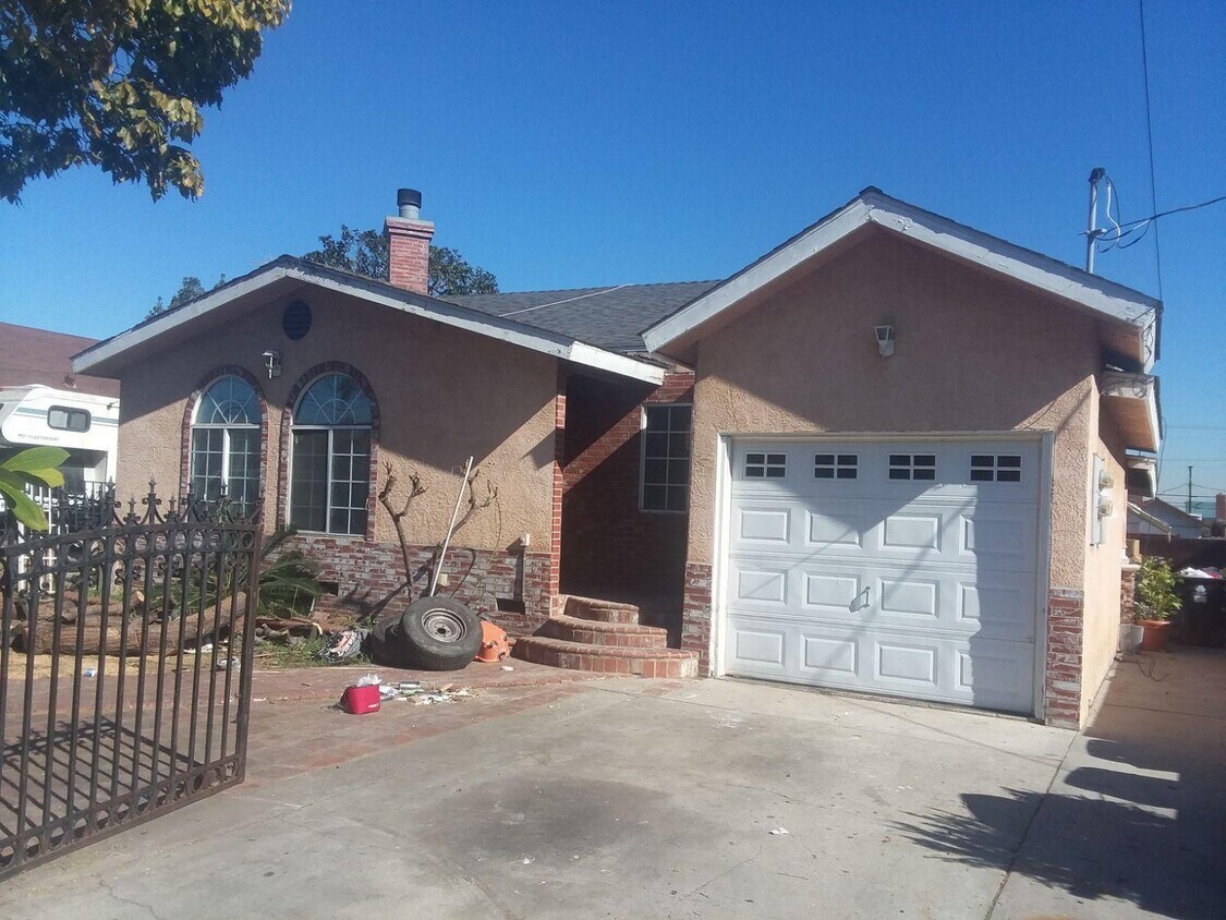 Foto principal - 1128 Fries N Ave