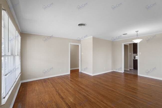 Building Photo - Charming 3-Bed, 2-Bath Home with Adorable ...