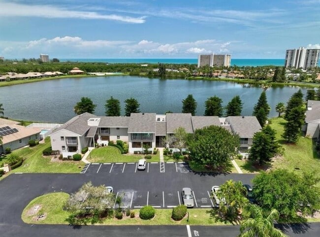 Building Photo - 3215 S Lakeview Cir