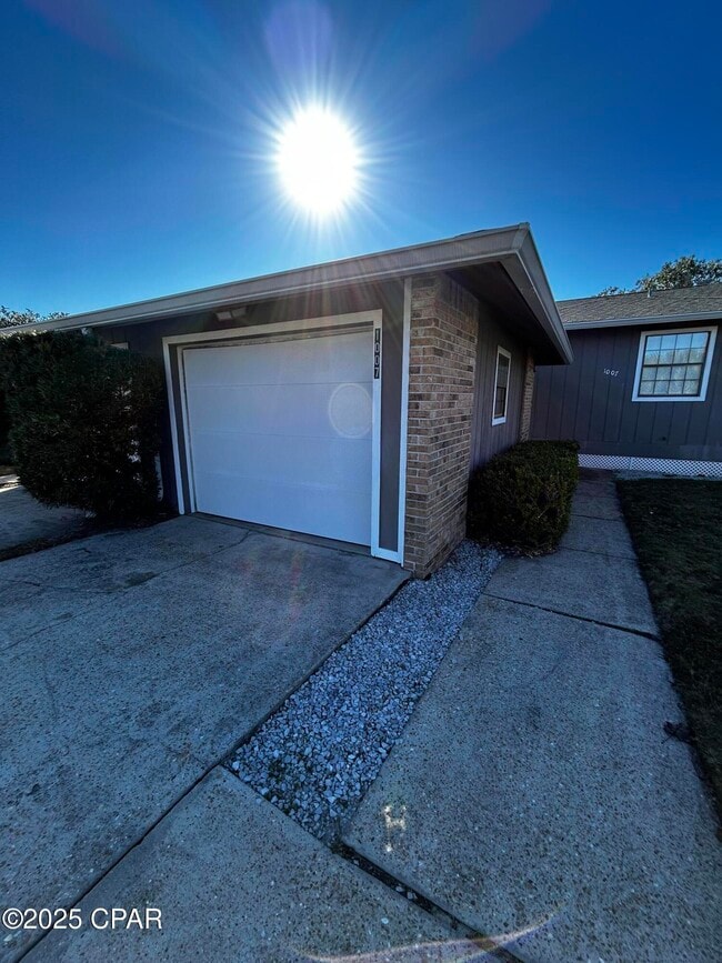 Building Photo - 1007 11th Ct