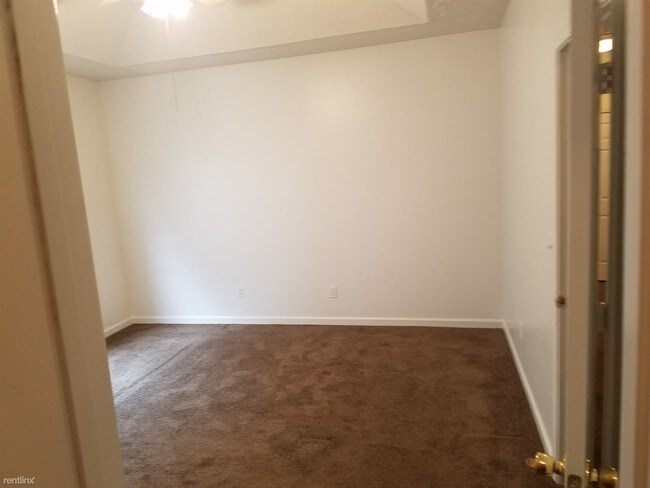 Building Photo - 410 Burdett Ridge Ct