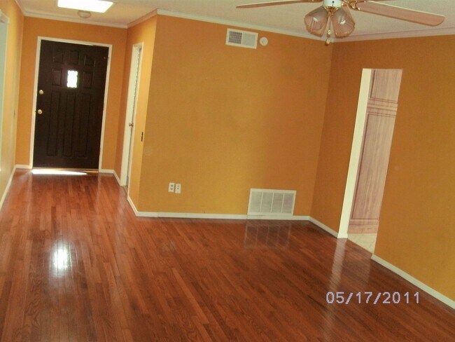 Foto del edificio - 1113 W. Hickory Avenue