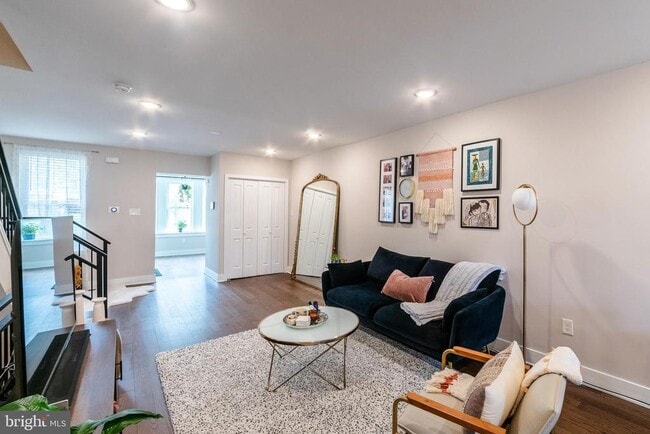 Foto del edificio - 4841 Larchwood Ave