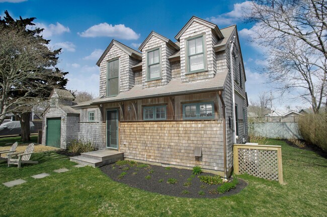Building Photo - 25 Simpson Ave