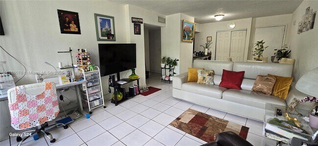 Foto del edificio - 816 NW 87th Ave