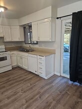 Building Photo - 402 Arland Ave W