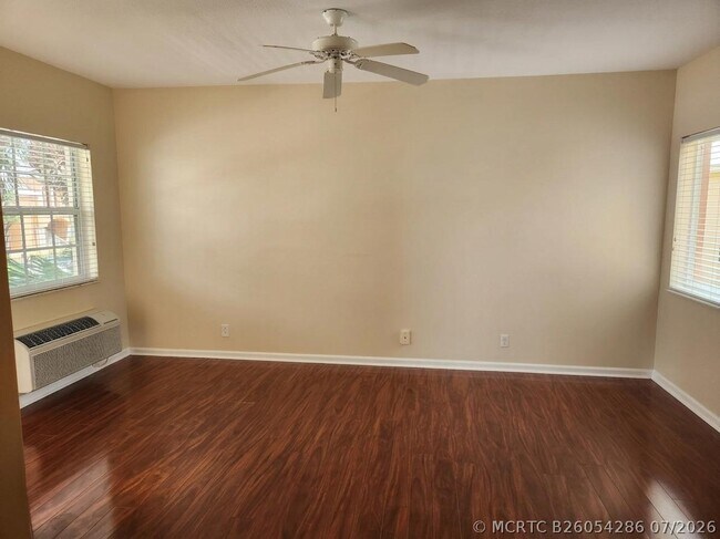 Foto del edificio - 8330 Mulligan Cir