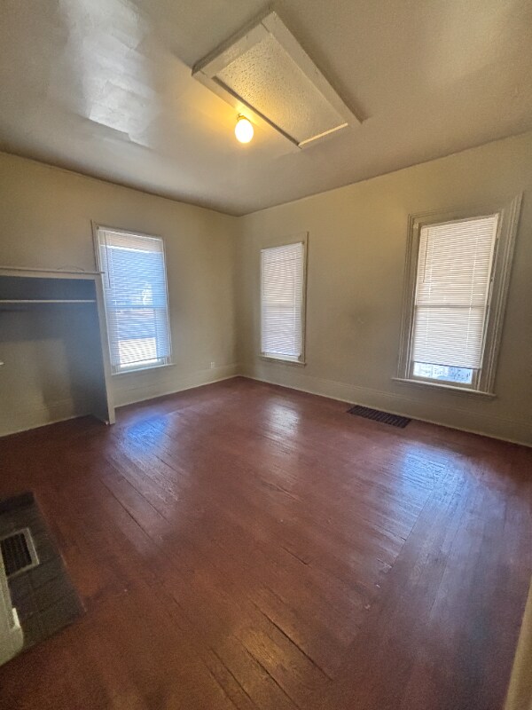 Building Photo - 419 W Vine St