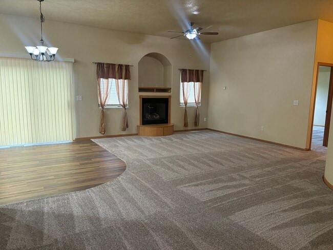 Building Photo - 4 BED | 3 BATH | TOWNHOME | BOX ELDER