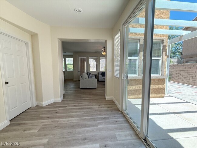 Building Photo - 620 Apricot Rose Pl