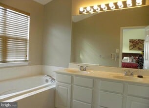 Building Photo - 47333 Blackwater Falls Terrace