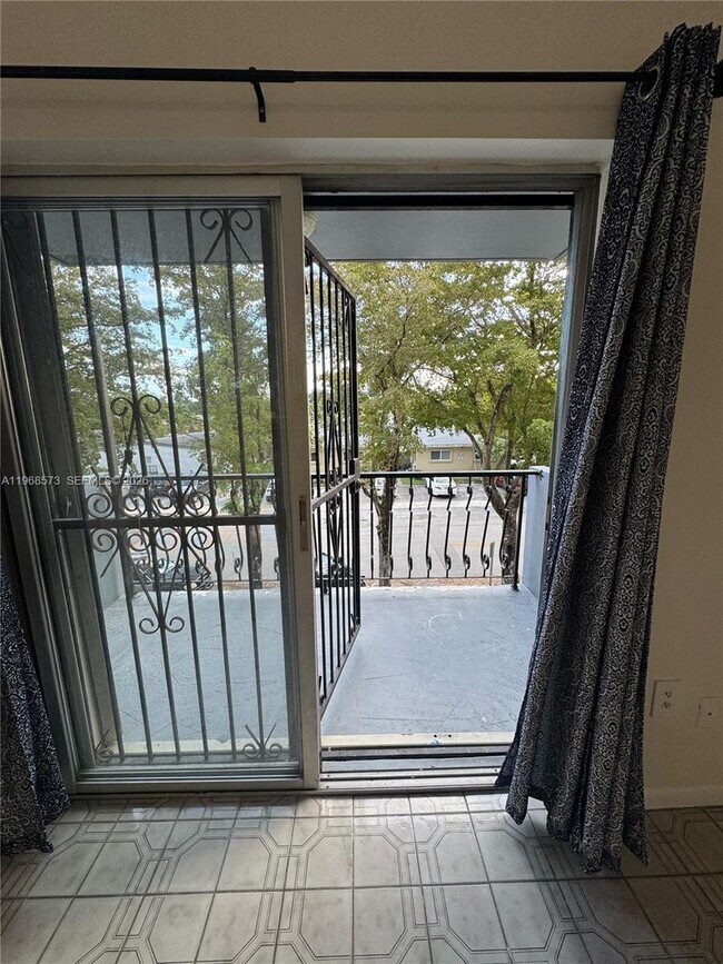 Foto del edificio - 3181 SW 13th St